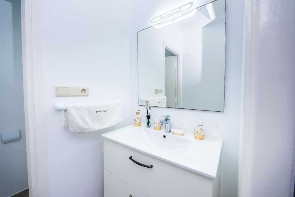 Tradition Meets Modern: 2Br Flat In Rabat Hassan エクステリア 写真