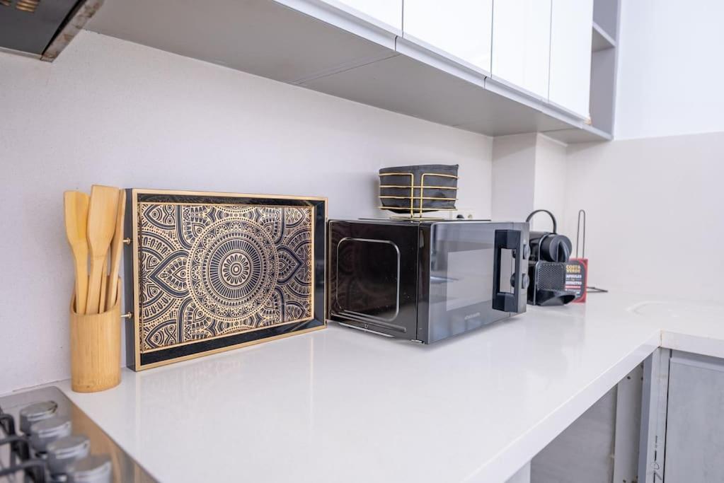 Tradition Meets Modern: 2Br Flat In Rabat Hassan エクステリア 写真